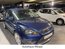 Blau Gebraucht 2009 Ford Focus Titanium Limousine | 3.999 € (Guter Preis)