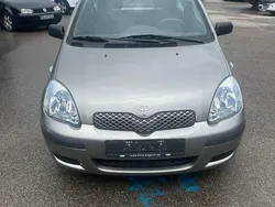 Grau Gebraucht 2004 Toyota Yaris Kleinwagen | 1.500 € (Guter Preis)
