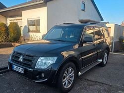 Schwarz Gebraucht 2011 Mitsubishi Pajero Intense SUV | 13.999 € (Fairer Preis)