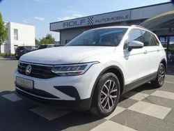 Weiß pure white Gebraucht 2022 VW Tiguan Life SUV | 27.490 € (Fairer Preis)