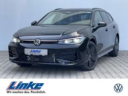 Grenadillschwarz metallic Gebraucht 2024 VW Passat R-line Kombi | 59.990 €