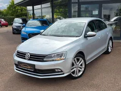 Silber Gebraucht 2015 VW Jetta Basis Limousine | 13.850 € (Teuer)