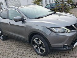 Grau Gebraucht 2015 Nissan Qashqai 360º SUV | 10.950 € (Fairer Preis)