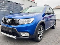 Blau Gebraucht 2020 Dacia Sandero Celebration Kleinwagen | 11.299 € (Guter Preis)