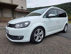 Weiß Gebraucht 2015 VW Touran Cup Van / Kleinbus | 11.300 € (Fairer Preis)