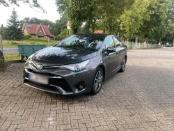 Grau Gebraucht 2015 Toyota Avensis Limousine | 11.500 €