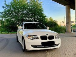 Weiß Gebraucht 2011 BMW 118 Sport Line Kleinwagen | 6.000 € (Fairer Preis)
