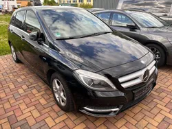 Schwarz Gebraucht 2012 Mercedes B200 Van / Kleinbus | 10.990 € (Fairer Preis)