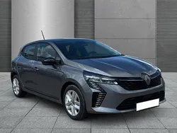 Grau Gebraucht 2025 Renault Clio V Evolution | 19.289 € (Guter Preis)