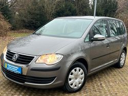 Grau Gebraucht 2010 VW Touran Van / Kleinbus | 7.490 € (Fairer Preis)