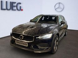 Grau Gebraucht 2023 Volvo V60 CC Plus Kombi | 39.500 € (Fairer Preis)