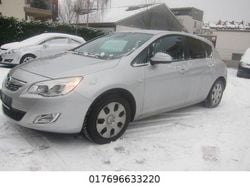 Silber Gebraucht 2011 Opel Astra Design Edition Limousine | 4.999 € (Fairer Preis)