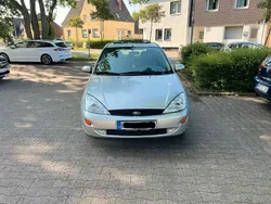 Silber Gebraucht 1999 Ford Focus Ghia Limousine | 1.500 € (Fairer Preis)