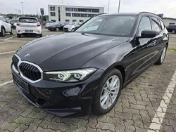 Black sapphire metallic Gebraucht 2022 BMW 320 Kombi | 33.950 € (Fairer Preis)