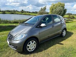 Grau Gebraucht 2011 Mercedes A160 Limousine | 4.490 € (Fairer Preis)