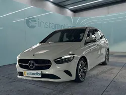 Weiß Gebraucht 2023 Mercedes B180 Van / Kleinbus | 28.599 € (Guter Preis)