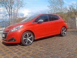 Orange Gebraucht 2016 Peugeot 208 Allure Kleinwagen | 10.000 € (Etwas zu teuer)