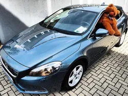 Blau Gebraucht 2013 Volvo V40 Momentum Kombi | 12.921 € (Fairer Preis)