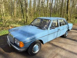 Blau Gebraucht 1980 Mercedes 240 Limousine | 7.999 €