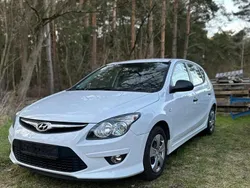 Weiß Gebraucht 2010 Hyundai i30 Kleinwagen | 7.700 €