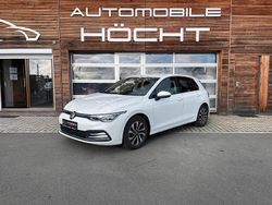 Weiß Gebraucht 2023 VW Golf VIII Kleinwagen | 24.590 € (Fairer Preis)