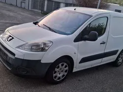 Weiß Gebraucht 2009 Peugeot Partner Comfort Van / Kleinbus | 1.499 € (Superpreis)