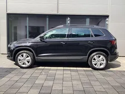 Black magic perleffekt Gebraucht 2024 Skoda Karoq Selection SUV | 31.950 € (Fairer Preis)
