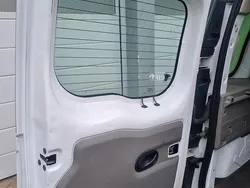 Weiß Gebraucht 2010 Renault Kangoo Van / Kleinbus | 3.500 €