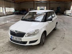 Weiß Gebraucht 2010 Skoda Fabia Cool Edition Kleinwagen | 3.500 €