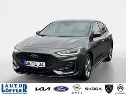 Magneticgrau Gebraucht 2022 Ford Focus ST-Line Limousine | 19.880 € (Etwas zu teuer)