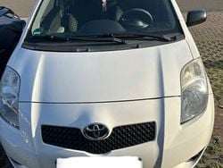 Weiß Gebraucht 2008 Toyota Yaris Luna Limousine | 2.330 € (Guter Preis)