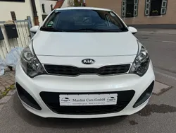 Weiß Gebraucht 2013 Kia Rio DREAM-TEAM Edition Kleinwagen | 5.200 € (Fairer Preis)
