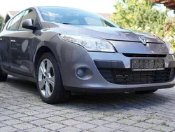 Grau Gebraucht 2010 Renault Mégane III Dynamique Limousine | 3.299 € (Fairer Preis)