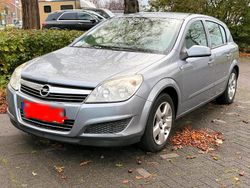 Grau Gebraucht 2005 Opel Astra Limousine | 1.999 € (Etwas zu teuer)