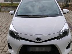 Weiß Gebraucht 2013 Toyota Yaris Hybrid Kleinwagen | 7.300 € (Guter Preis)