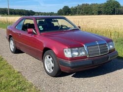 Rot Gebraucht 1989 Mercedes 230 Coupé | 4.899 €