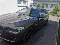 Grau Gebraucht 2011 BMW 530 Kombi | 13.500 €