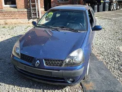 Blau Gebraucht 2001 Renault Clio II Kleinwagen | 400 € (Guter Preis)