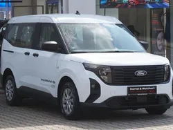 Weiß Gebraucht 2024 Ford Tourneo Courier Trend Van / Kleinbus | 23.990 € (Fairer Preis)