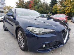 Blau Gebraucht 2017 Alfa Romeo Giulia Super Limousine | 14.999 € (Etwas zu teuer)