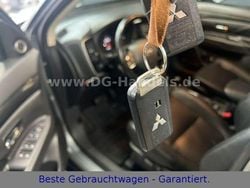Grau Gebraucht 2016 Mitsubishi Outlander Invite SUV | 18.990 € (Teuer)