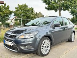 Grau Gebraucht 2010 Ford Focus Kleinwagen | 3.100 € (Fairer Preis)