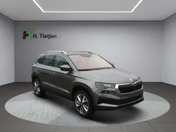 Grau Gebraucht 2024 Skoda Karoq Style SUV | 32.590 € (Fairer Preis)