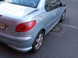 Silber Gebraucht 2006 Peugeot 206 Cabrio | 2.400 €