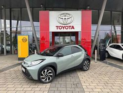 Urban khaki / black mica Neu 2025 Toyota Aygo X SUV | 21.690 € (Teuer)