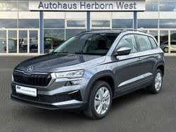 Graphitegrau metallic Gebraucht 2024 Skoda Karoq Selection SUV | 27.950 € (Superpreis)