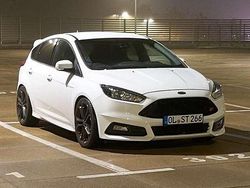 Weiß Gebraucht 2017 Ford Focus Sport Limousine | 18.800 € (Teuer)