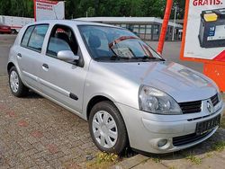 Silber Gebraucht 2005 Renault Clio II Kleinwagen | 2.300 € (Fairer Preis)