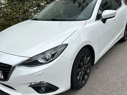 Weiß Gebraucht 2016 Mazda 3 Center-Line Limousine | 11.800 € (Fairer Preis)