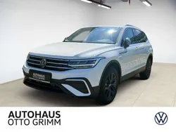 Pure white Gebraucht 2024 VW Tiguan Allspace Life SUV | 44.380 € (Teuer)